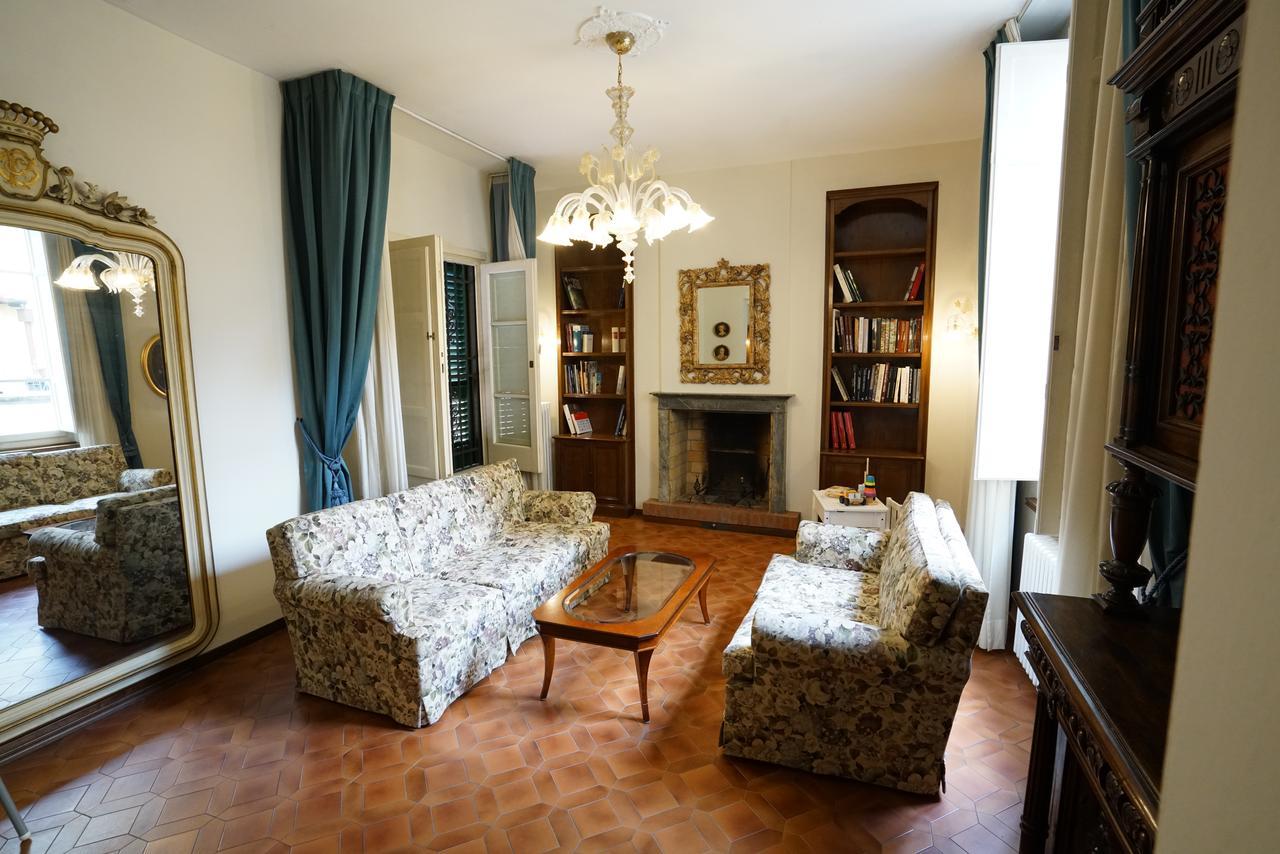 La Terrazza Di Via Elisa Bed & Breakfast Лука Екстериор снимка